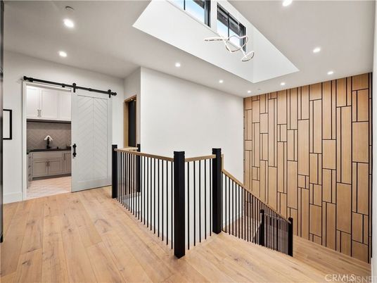 Interior, Recessed Lighting, Wood Texture Flooring