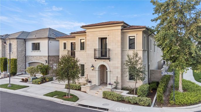 Exterior, Facade, Mediterranean