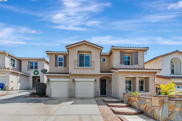 Attached, Exterior, Facade, Mediterranean