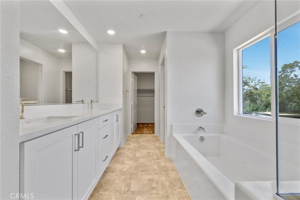Bathroom, Dual Sink Vanities, Interior, Recessed Lighting