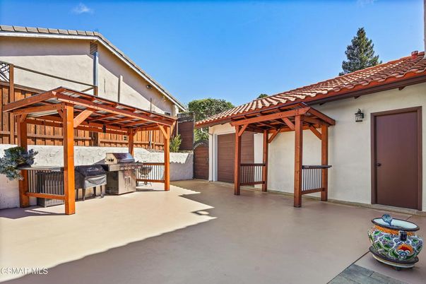 Detached Garage, Exterior