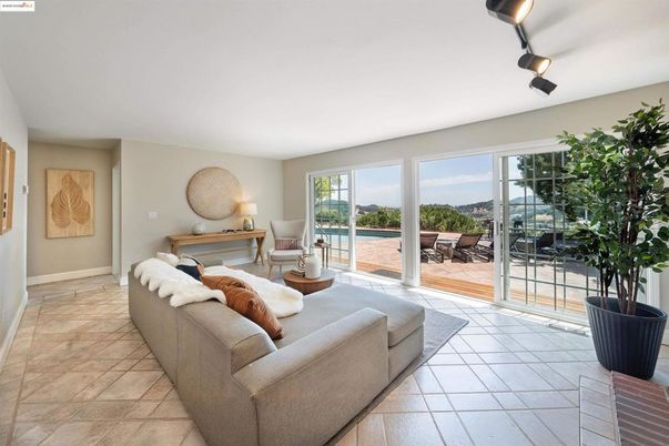 Interior, Living room, Water