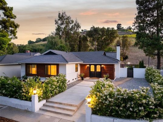Backyard, Exterior, Facade, Ranch