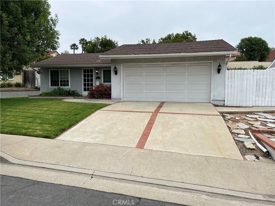 Attached, Exterior, Facade, Ranch