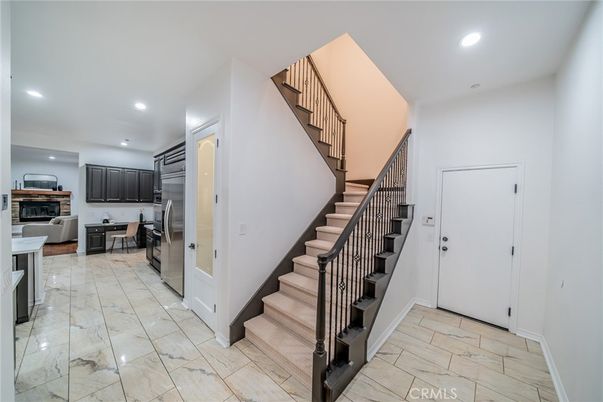 Fireplace, Interior, Kitchen, Recessed Lighting