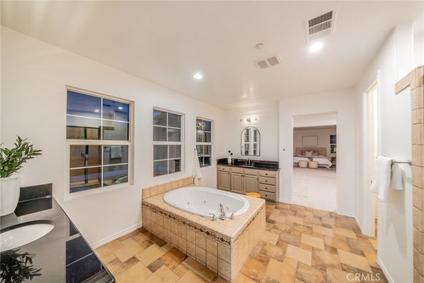 Bathroom, Dual Sink Vanities, Interior, Recessed Lighting