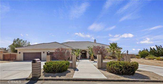 Attached, Exterior, Facade, Mediterranean