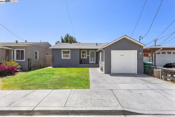 Detached Garage, Exterior, Facade, Ranch