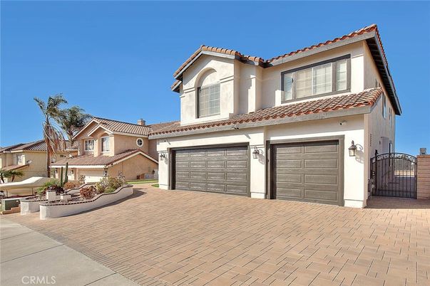 Attached, Exterior, Facade, Mediterranean