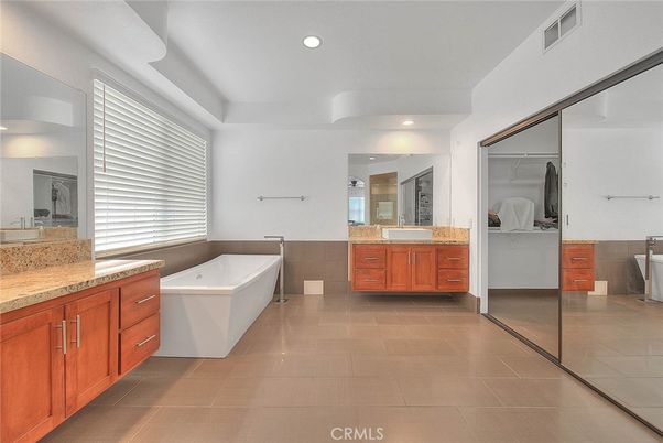 Bathroom, Dual Sink Vanities, Free Standing Baths, Interior, Recessed Lighting