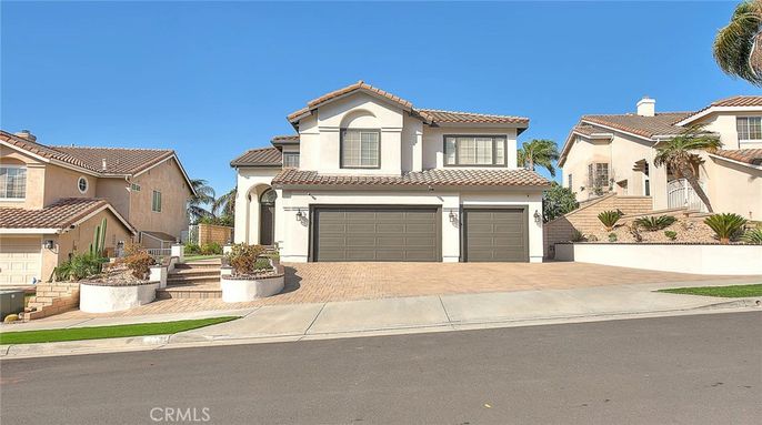 Attached, Exterior, Facade, Mediterranean