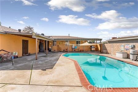 Exterior, Pool