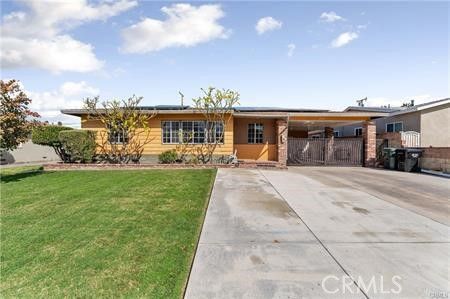 Backyard, Exterior, Facade, Ranch
