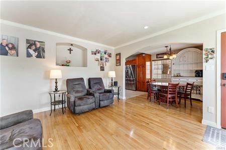 Chandelier, Dining room, Interior, Living room, Recessed Lighting, Wood Texture Flooring