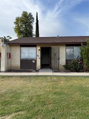 Backyard, Exterior, Facade, Ranch