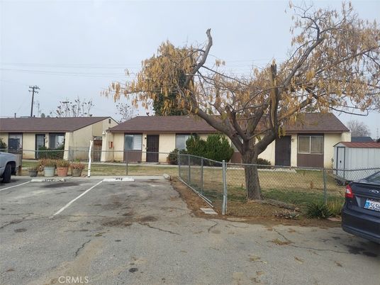 Exterior, Facade, Ranch