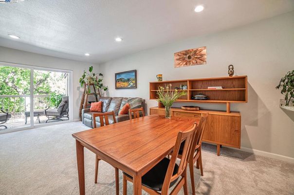 Dining room, Interior, Recessed Lighting