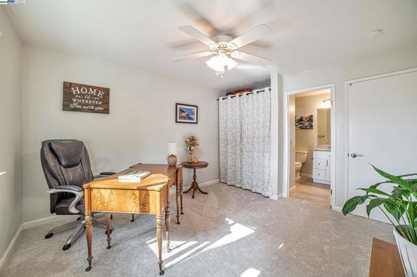 Home Office, Interior