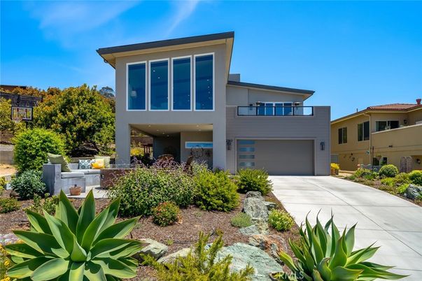 Attached, Exterior, Facade, Modern