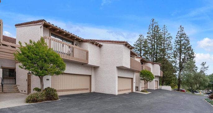 Attached, Exterior, Facade, Mediterranean