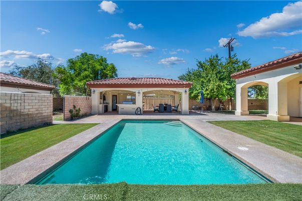 Exterior, Pool