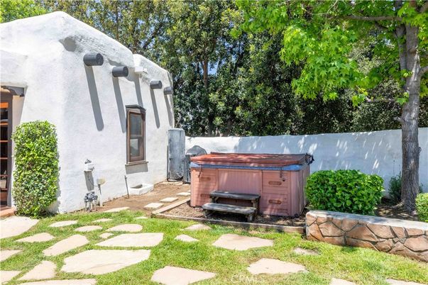 Exterior, Hot Tub