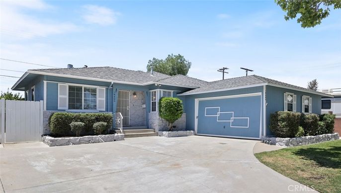 Attached, Exterior, Facade, Ranch