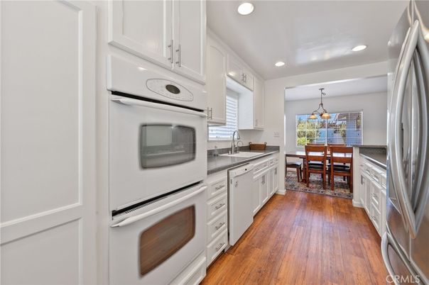 Dining room, Interior, Kitchen, Pendant Lights, Recessed Lighting, Wood Texture Flooring