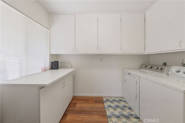Interior, Washer, Wood Texture Flooring