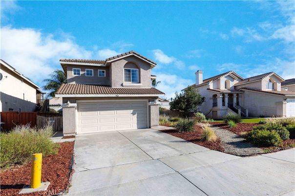 Attached, Exterior, Facade, Mediterranean