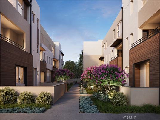 Exterior, Facade, Modern