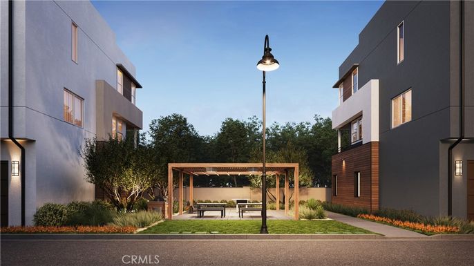 Exterior, Facade, Modern