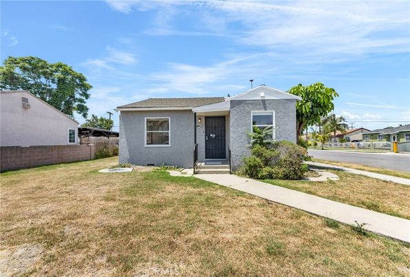Backyard, Exterior, Facade, Ranch