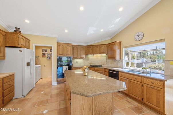 Interior, Kitchen, Recessed Lighting, Washer