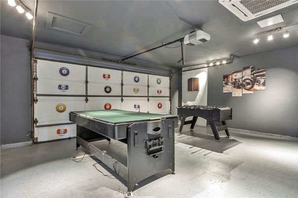 Game Room, Garage, Interior