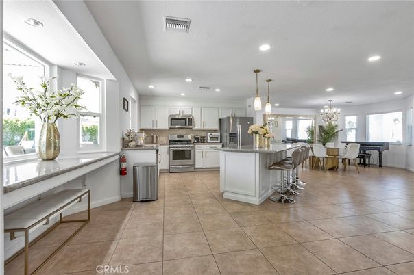 Chandelier, Dining room, Interior, Kitchen, Pendant Lights, Recessed Lighting, Stainless Steel Appliances