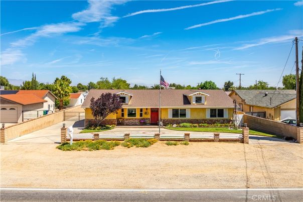 Attached, Exterior, Facade, Ranch