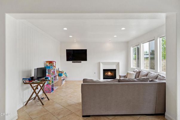 Fireplace, Interior, Living room, Recessed Lighting