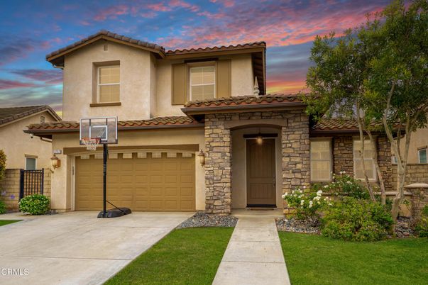 Attached, Exterior, Facade, Mediterranean