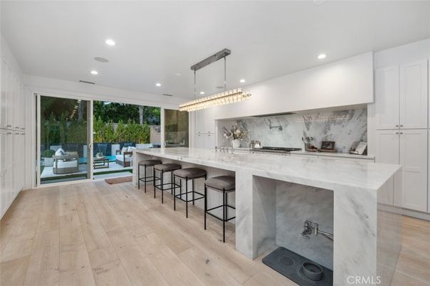 Chandelier, Interior, Kitchen, Marble Walls, Pendant Lights, Recessed Lighting, Wood Texture Flooring