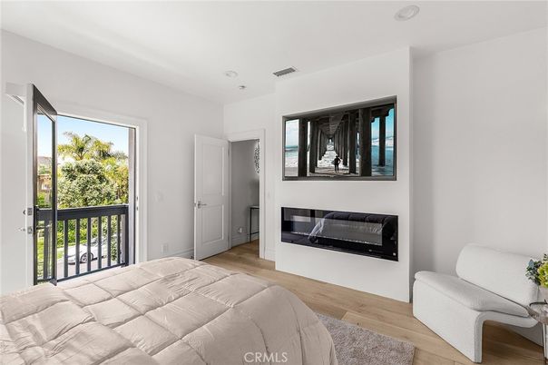 Bedroom, Fireplace, Interior, Recessed Lighting, Wood Texture Flooring