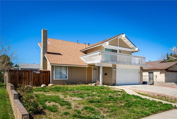 Attached, Exterior, Facade, Farmhouse