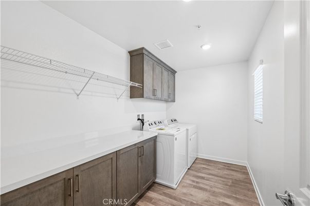 Interior, Recessed Lighting, Washer, Wood Texture Flooring