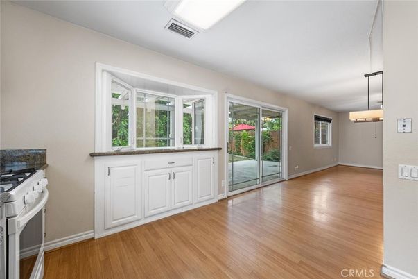 Empty room, Interior, Pendant Lights, Wood Texture Flooring