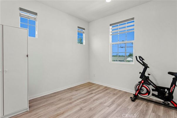 Fitness Equipment, Interior, Recessed Lighting, Wood Texture Flooring