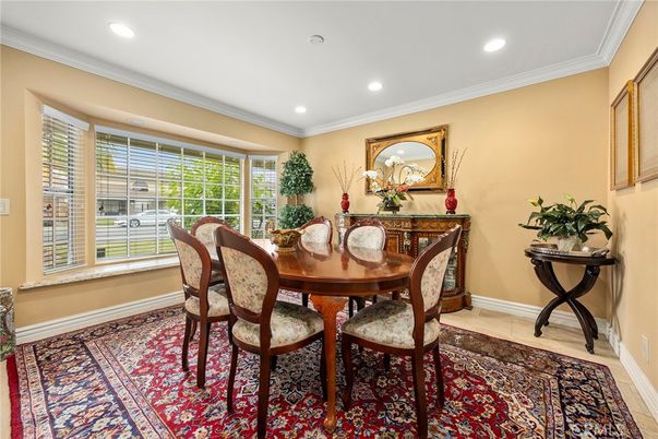 Dining room, Interior, Recessed Lighting