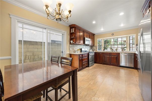 Chandelier, Dining room, Interior, Kitchen, Recessed Lighting, Stainless Steel Appliances