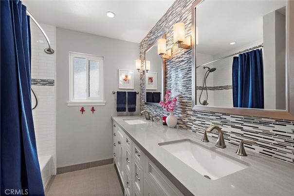Bathroom, Dual Sink Vanities, Interior, Recessed Lighting