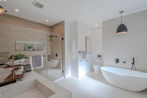 Bathroom, Free Standing Baths, Glass Shower, Interior, Pendant Lights, Recessed Lighting
