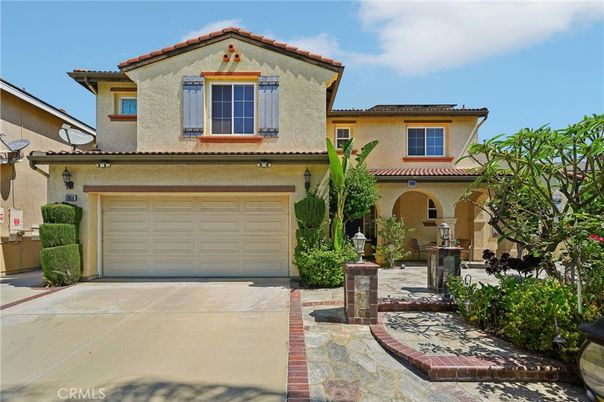 Attached, Exterior, Facade, Mediterranean
